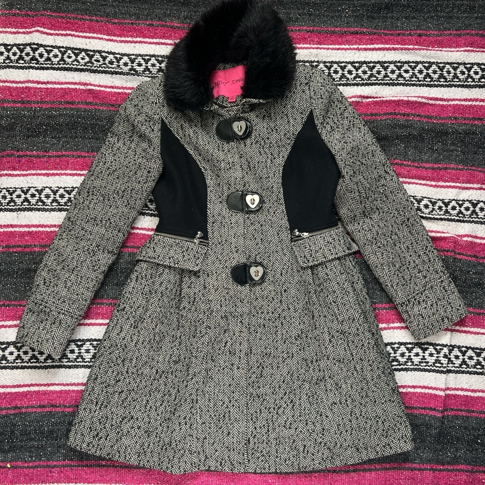 Betsey Johnson Herringbone Wool Peplum Faux Fur Heart Button Jacket Size 8 Glam - Picture 2 of 9